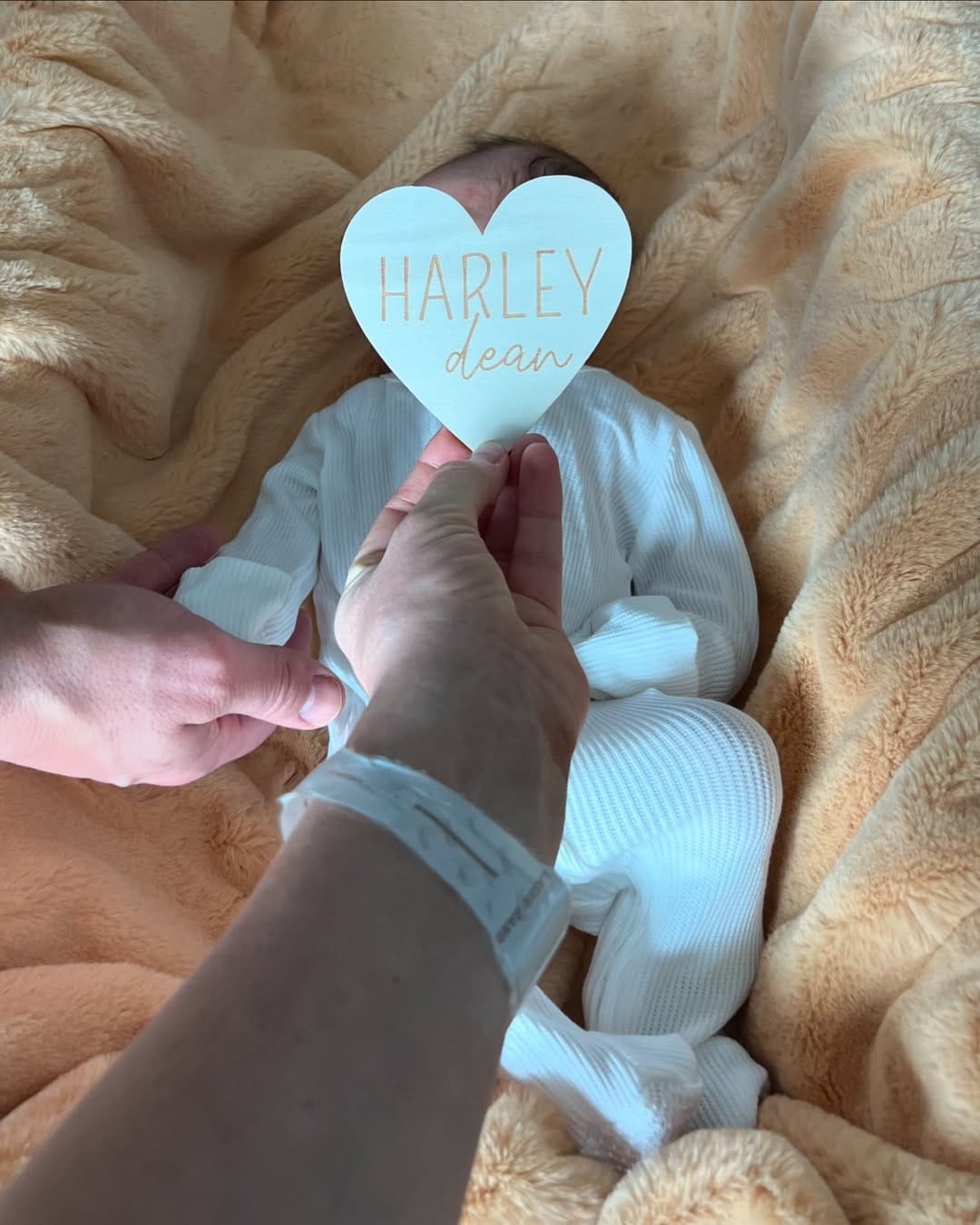Post 9 by Cassie Lee on Instagram (image)