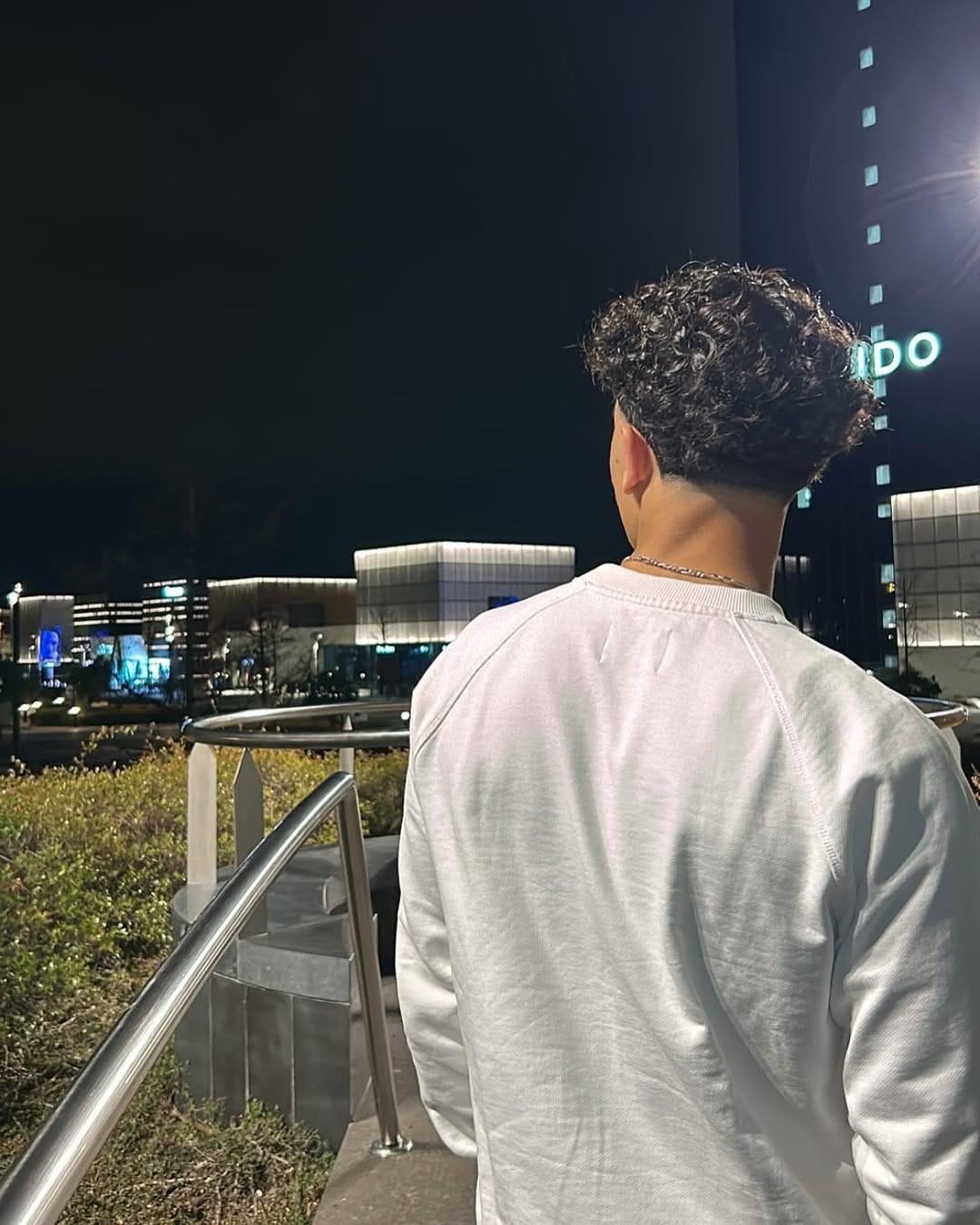Post 8 by MR3 on Instagram (carousel)