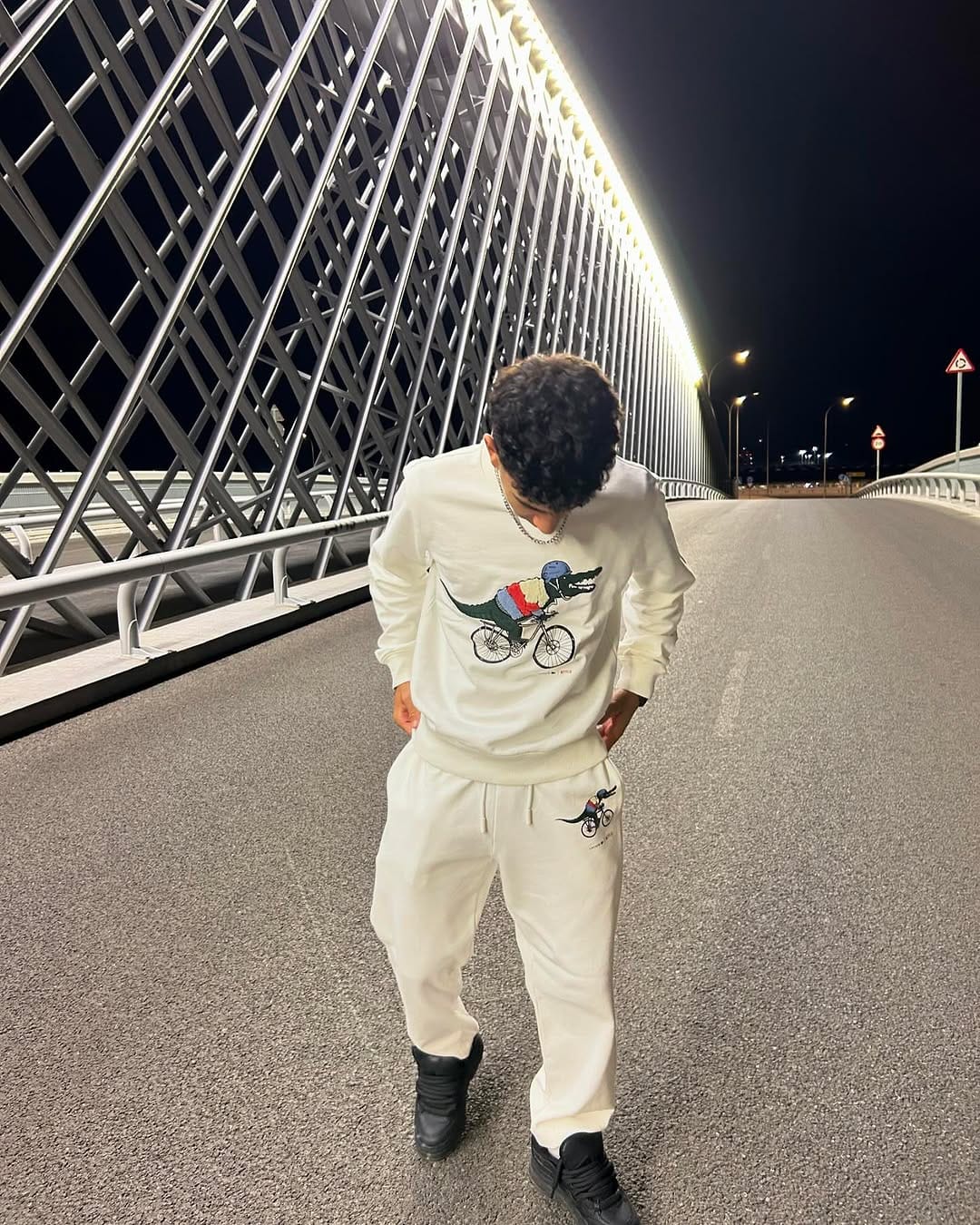 Post 9 by MR3 on Instagram (carousel)