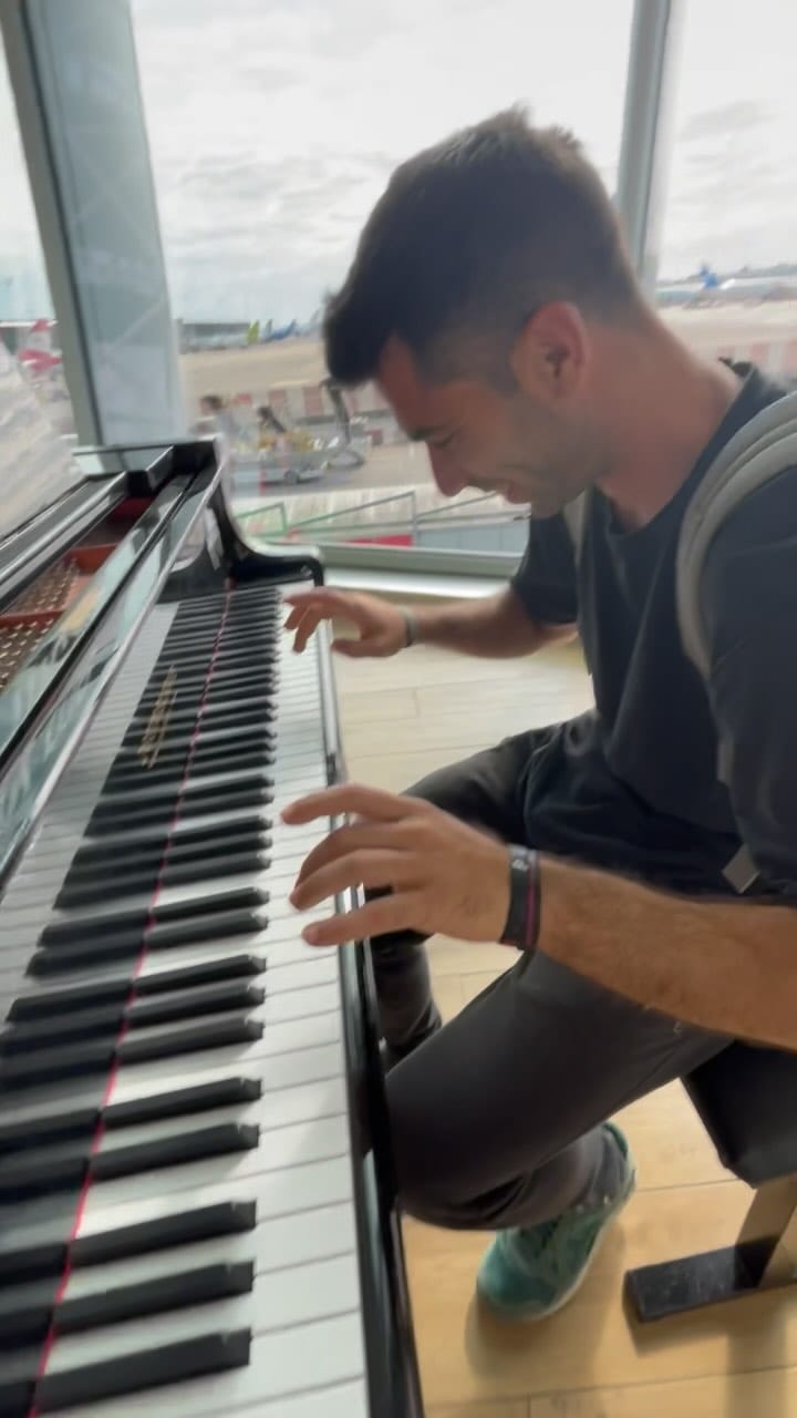 Post 8 by Iván Velázquez on Instagram (video)