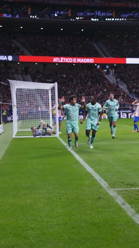 Post 1 by Manu Sanchez on Instagram (video)