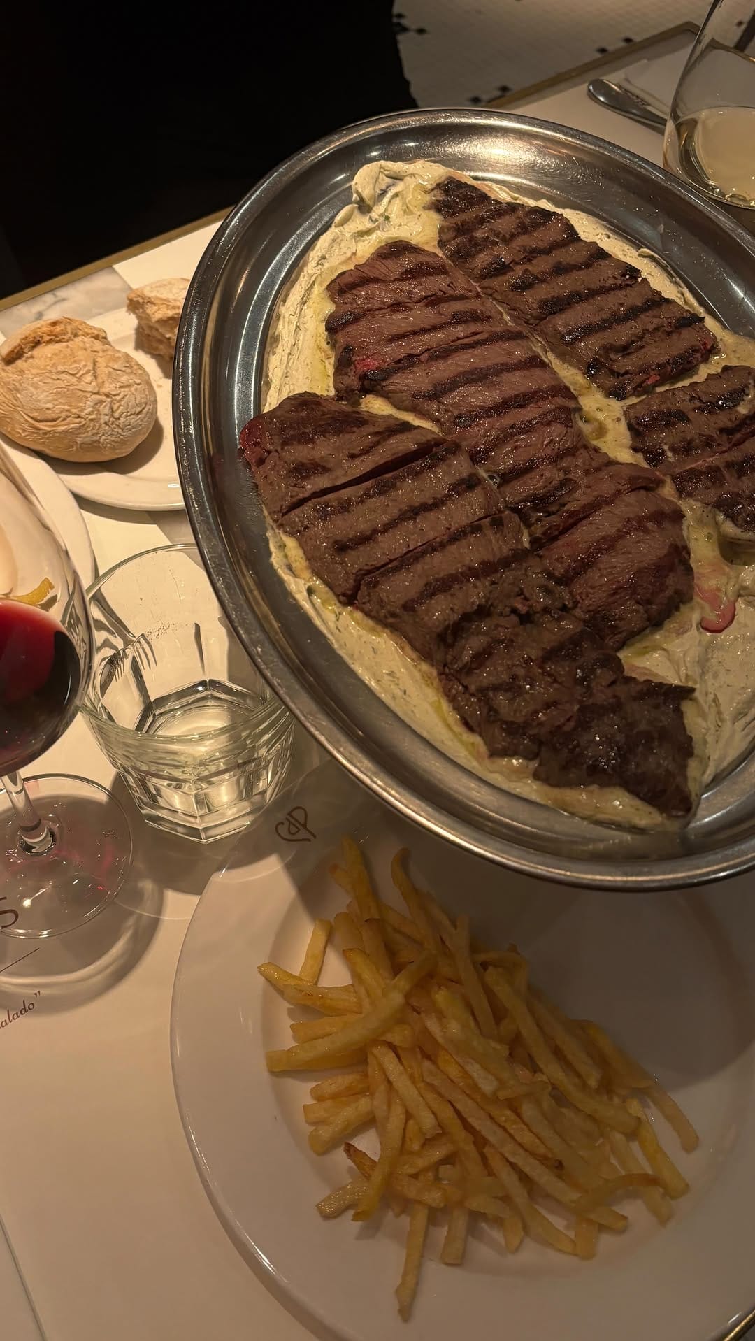 Post 4 by Las Wass - Tati & Lara on Instagram (video)