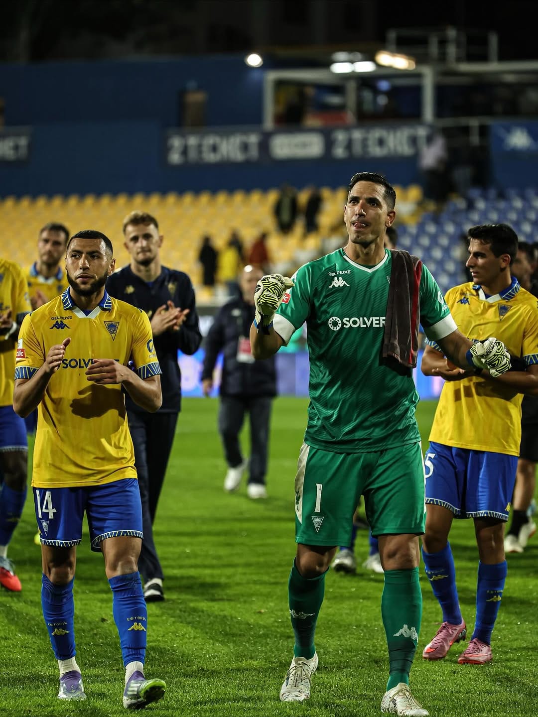 Post 10 by JOEL ROBLES . on Instagram (carousel)