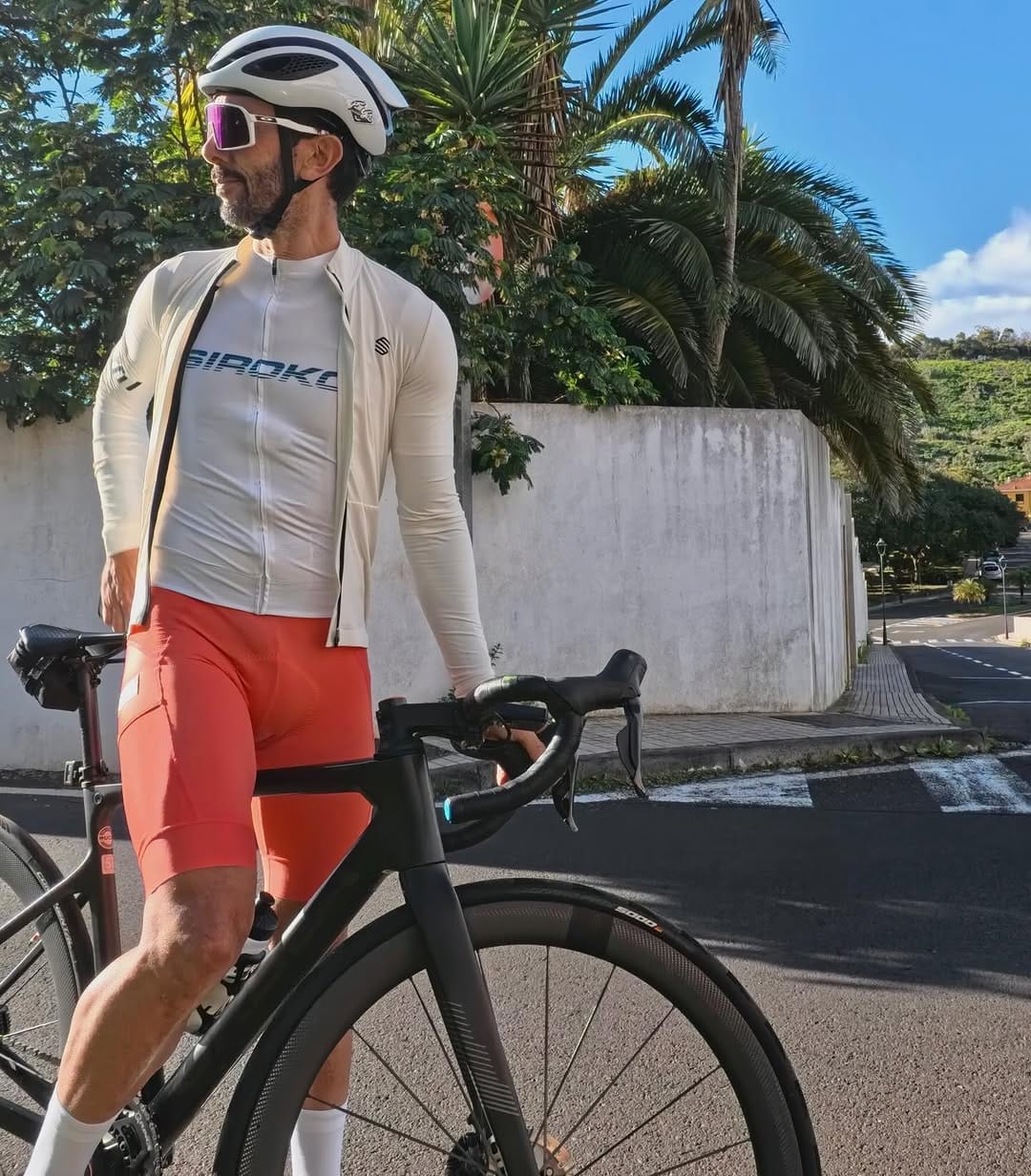 Post 1 by Juaquin David / ultra endurance Biker on Instagram (image)