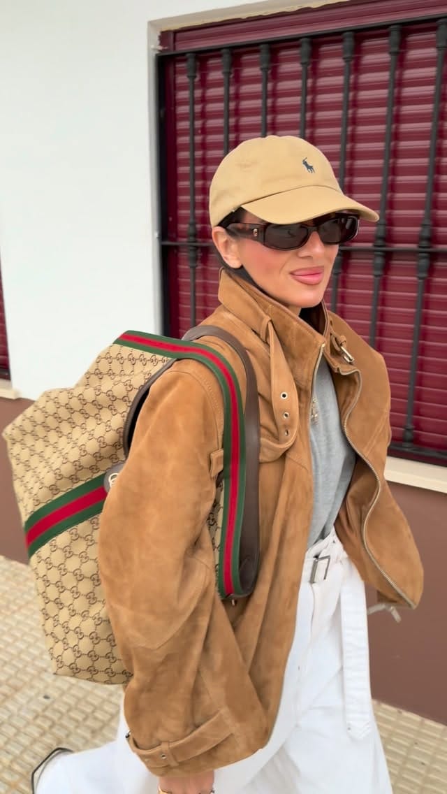 Post 6 by Laura Eguizabal on Instagram (video)