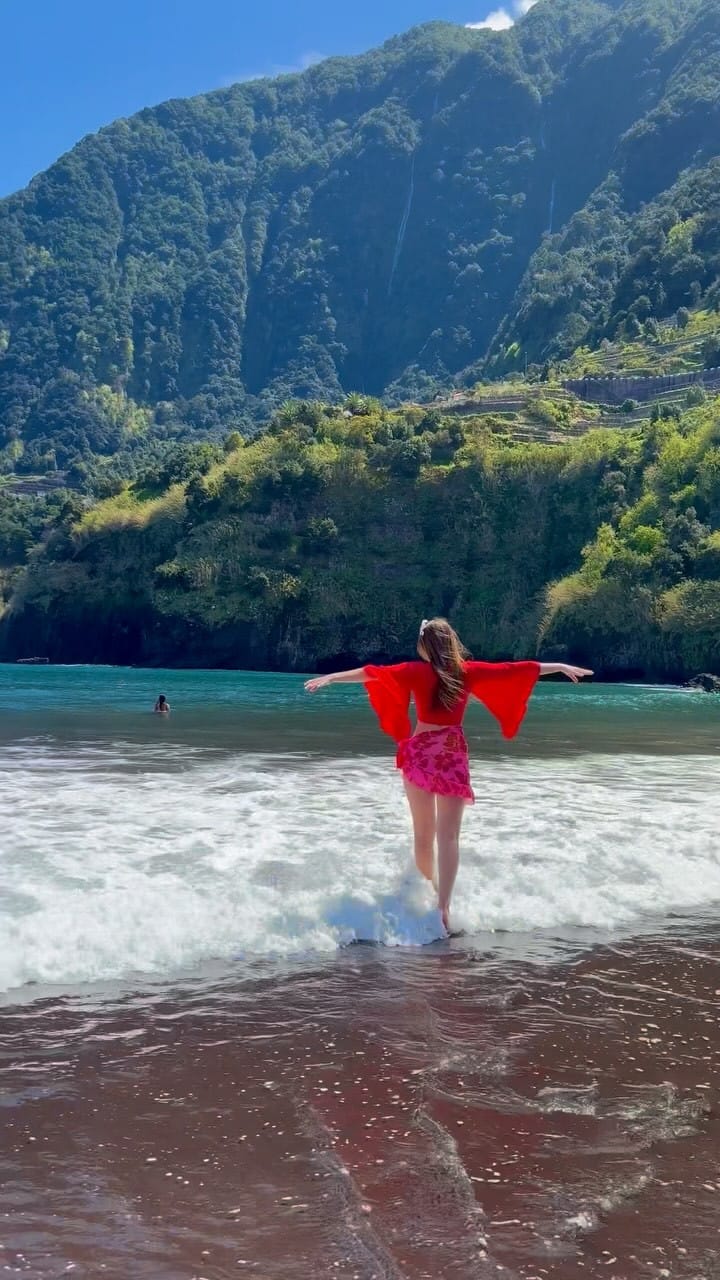 Post 10 by L E N A 🌞🌸🌕 on Instagram (video)
