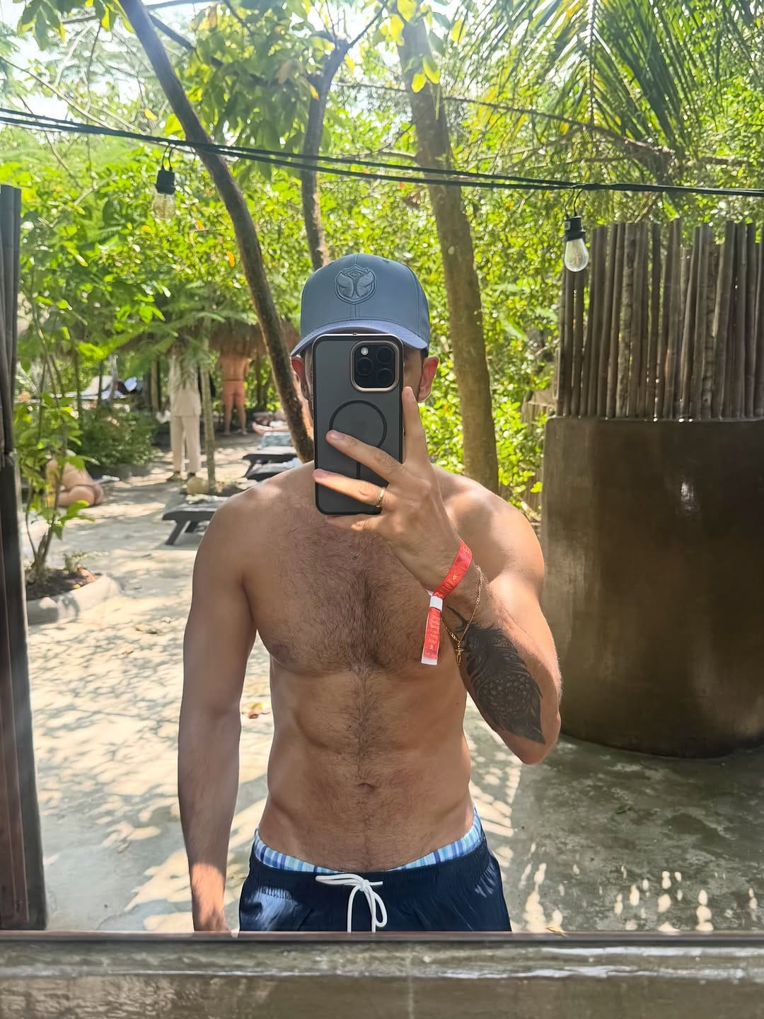 Post 5 by Andrés Navarro on Instagram (carousel)
