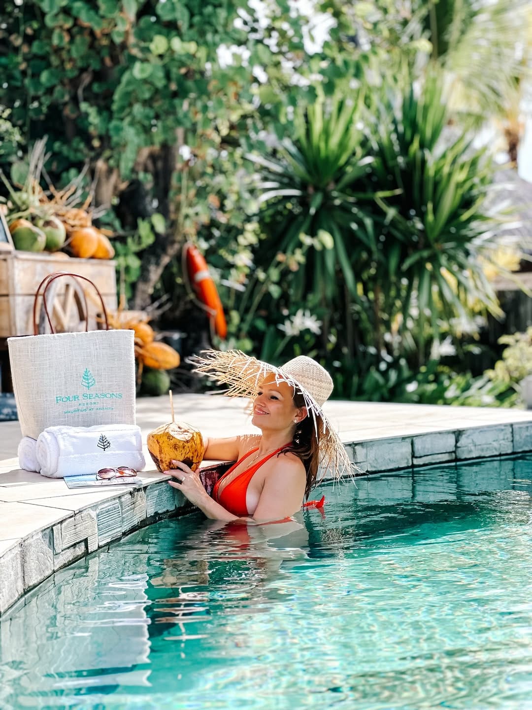 Post 8 by 𝐹𝓁𝒶𝓋𝒾𝑒 ♔ ASPIRE TO INSPIRE on Instagram (carousel)