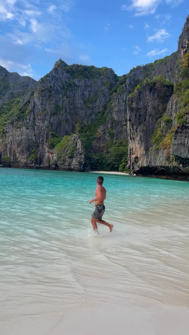 Post 1 by Ruben Traveler on Instagram (video)