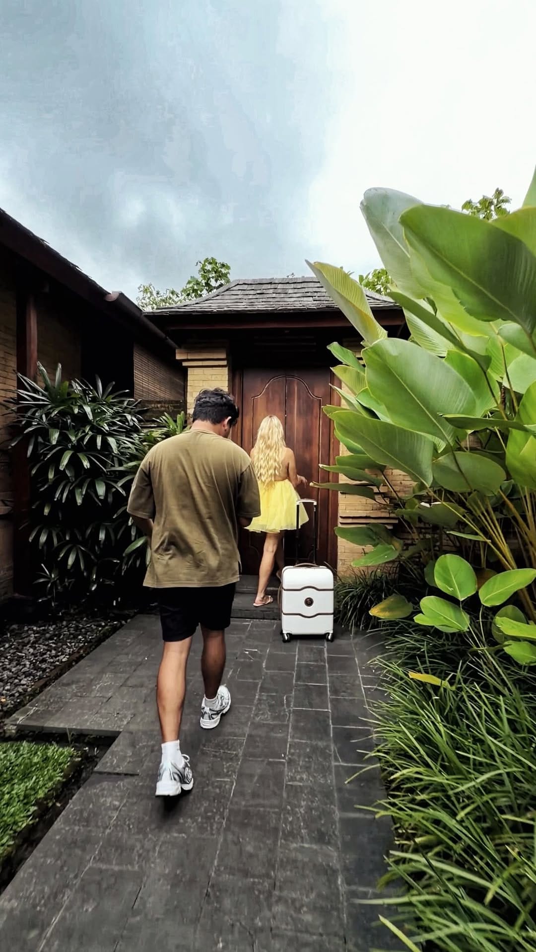 Post 3 by Caroline Azzi on Instagram (video)