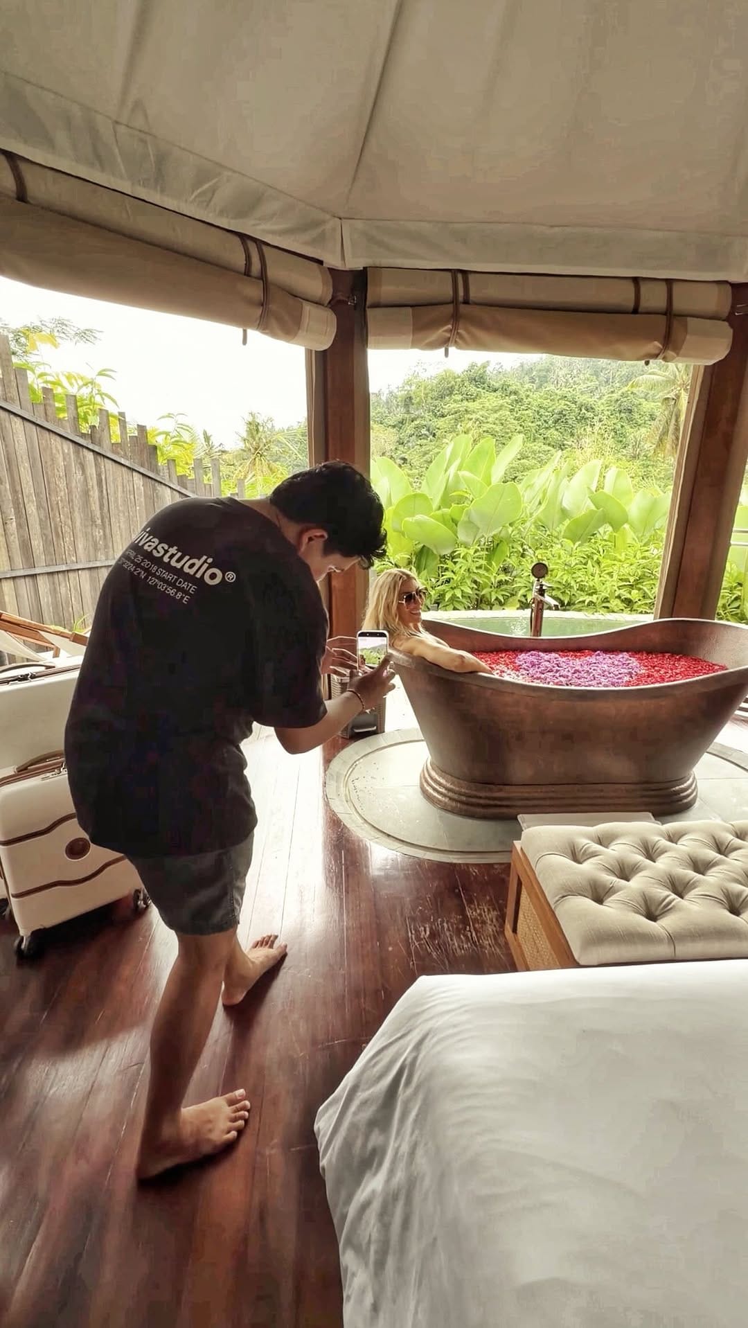 Post 1 by Caroline Azzi on Instagram (video)