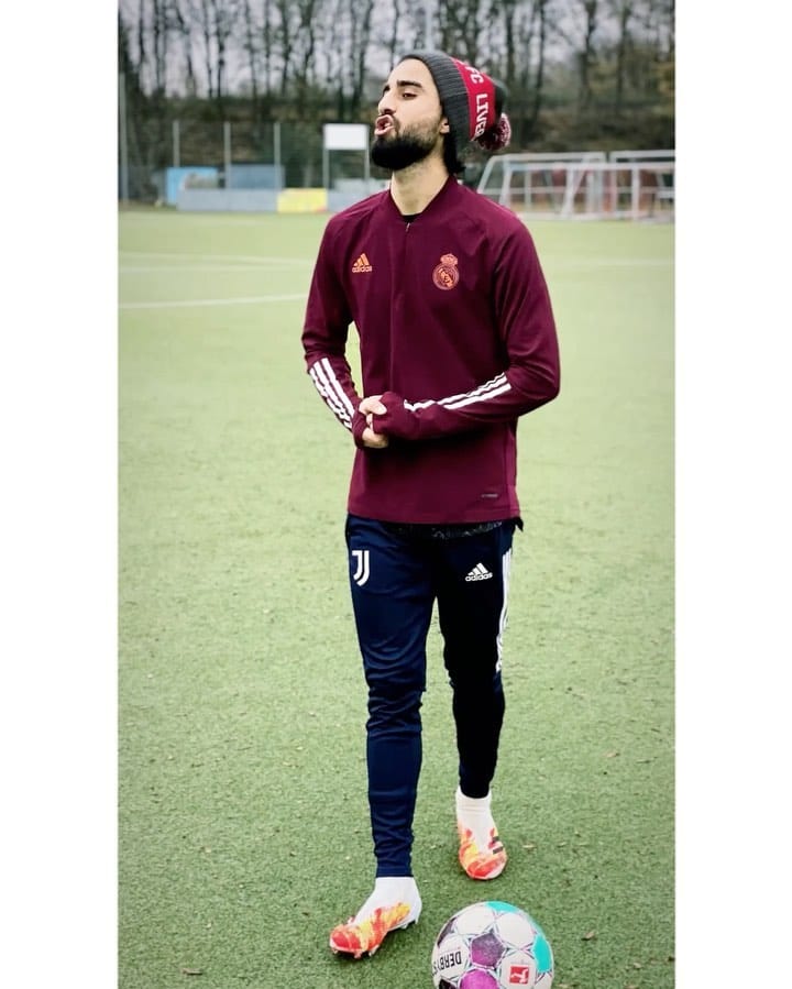 Post 10 by Omar on Instagram (carousel)
