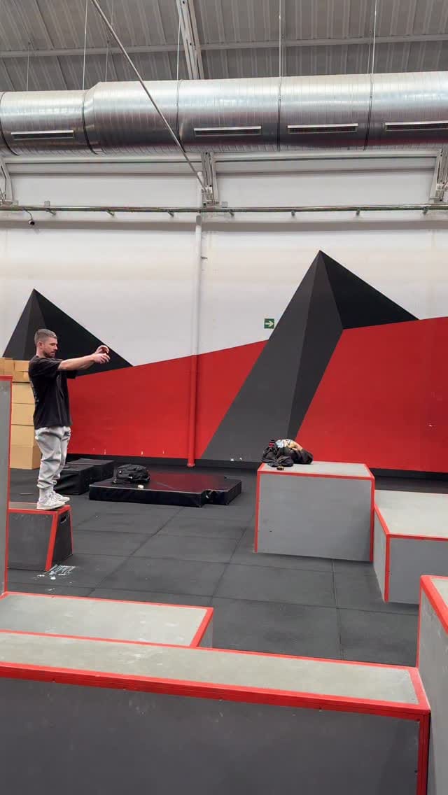 Post 1 by Andrey Drey on Instagram (video)