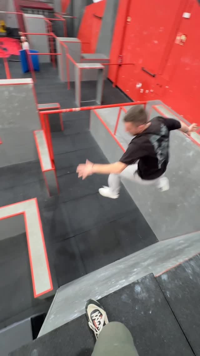 Post 4 by Andrey Drey on Instagram (video)