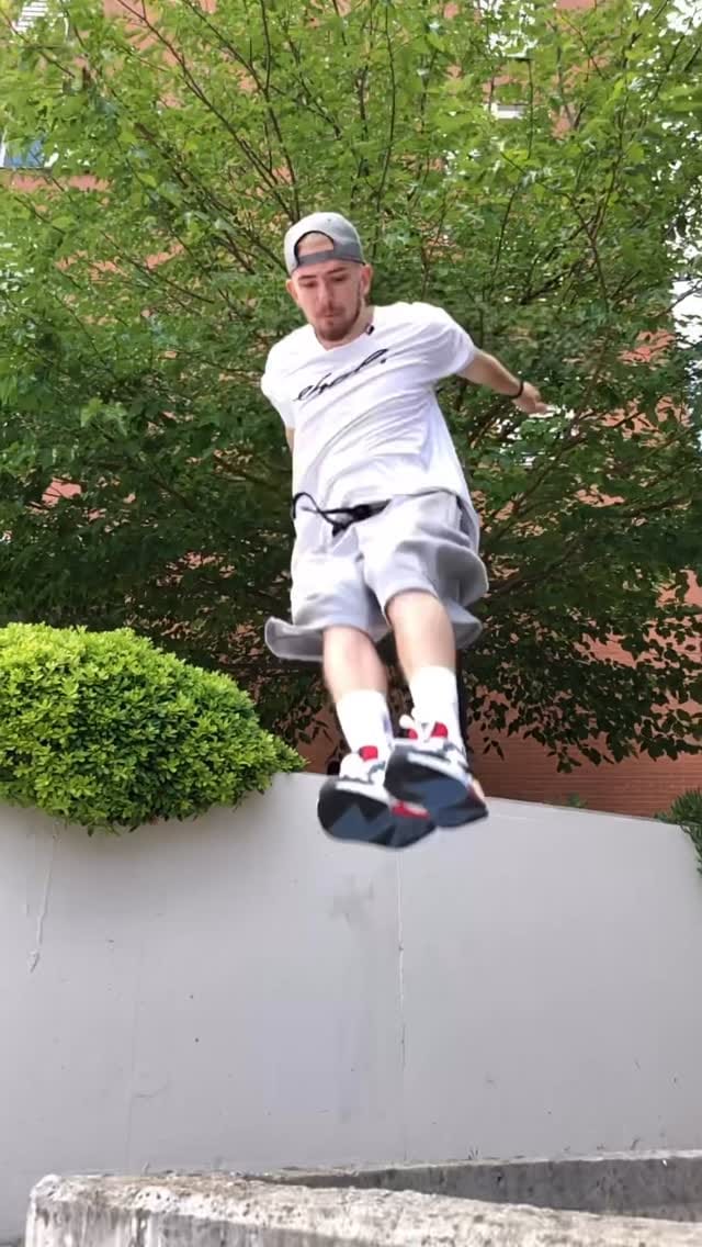 Post 10 by Andrey Drey on Instagram (video)