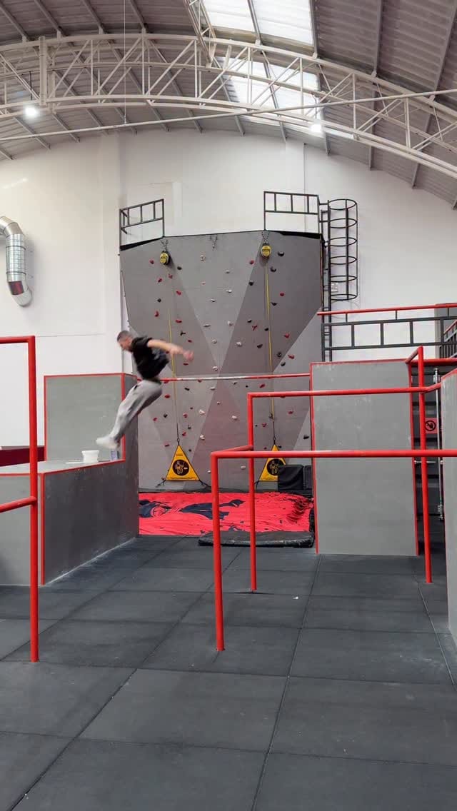 Post 3 by Andrey Drey on Instagram (video)