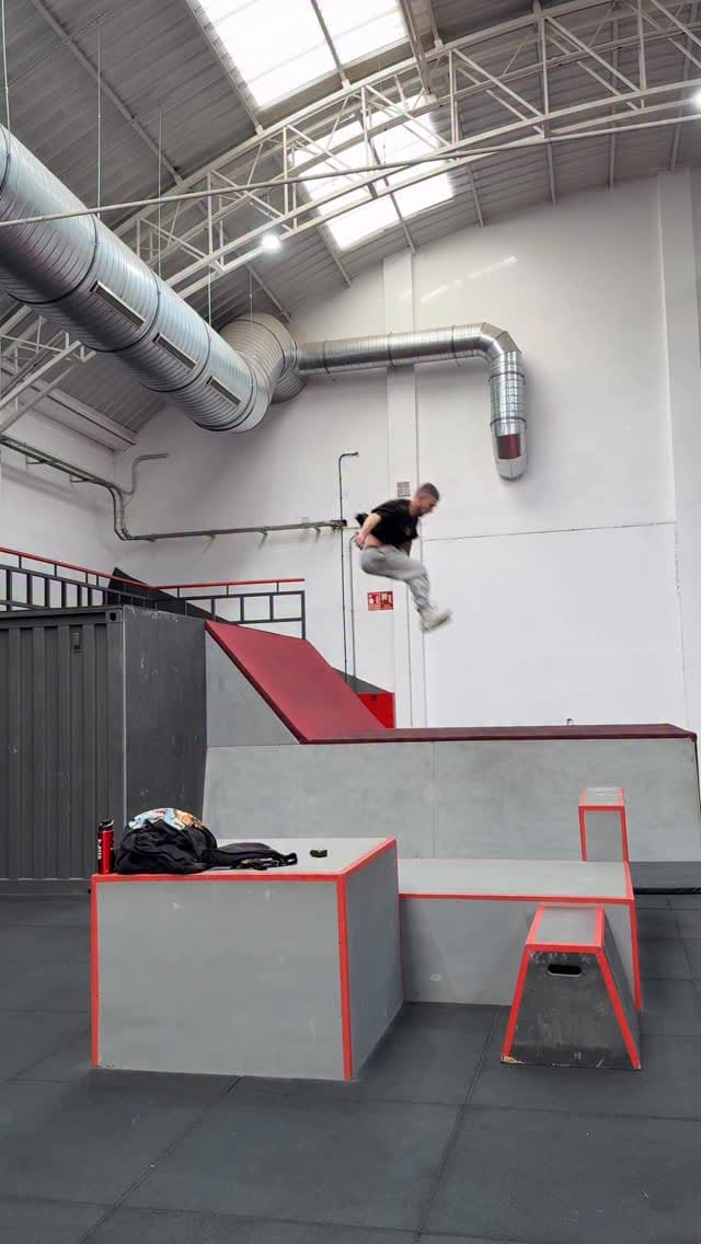 Post 2 by Andrey Drey on Instagram (video)