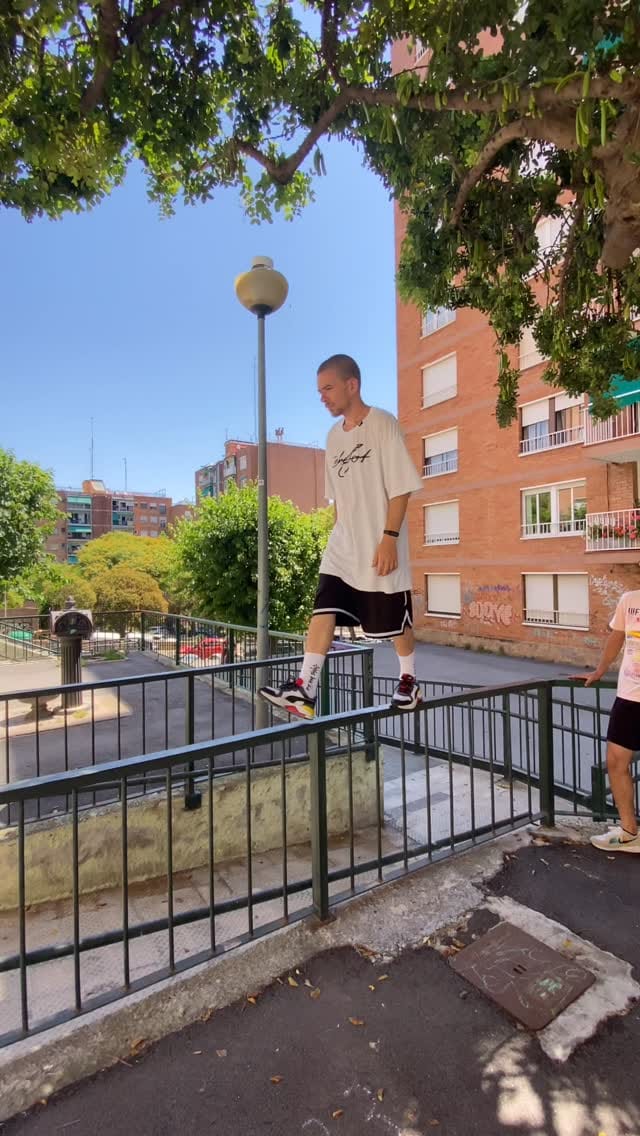 Post 9 by Andrey Drey on Instagram (video)