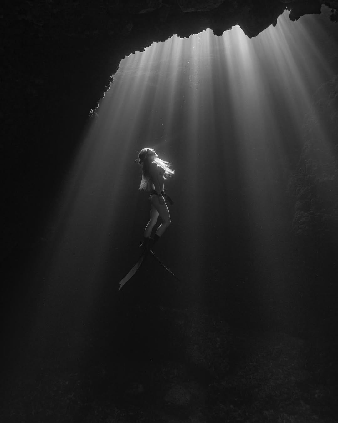 Post 10 by Julia Wom on Instagram (image)