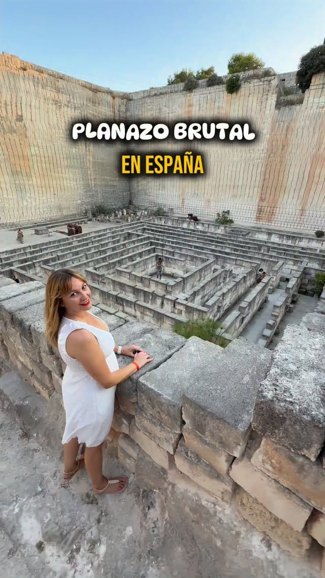 Post 2 by Ana Rivera on Instagram (video)