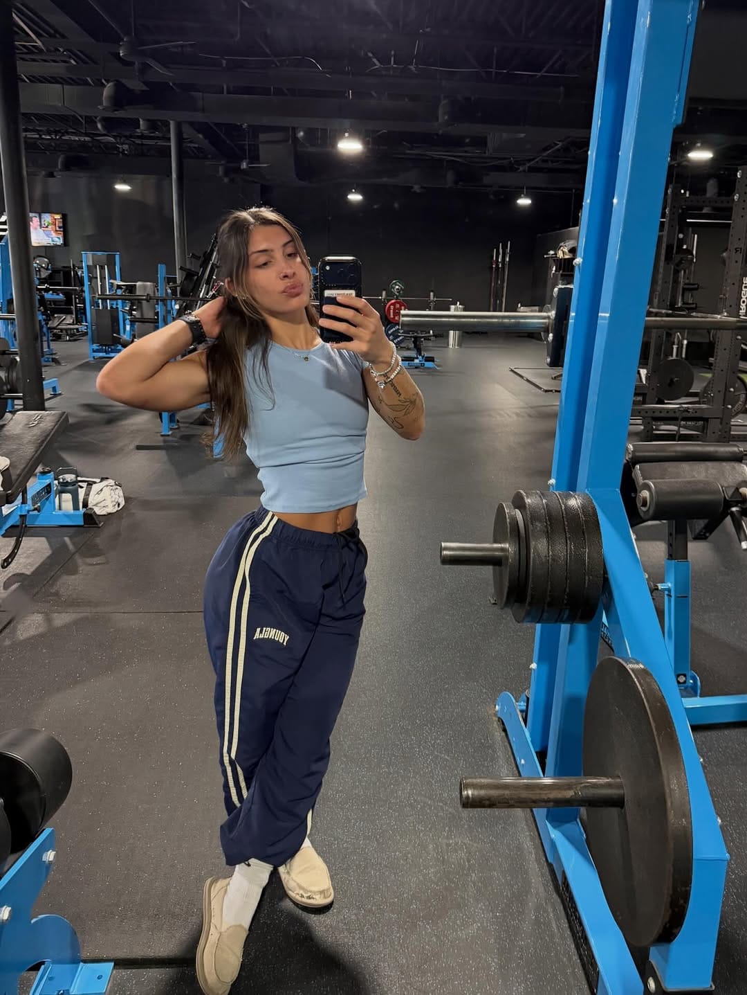 Post 5 by @fitnesswcamila on Instagram (carousel)