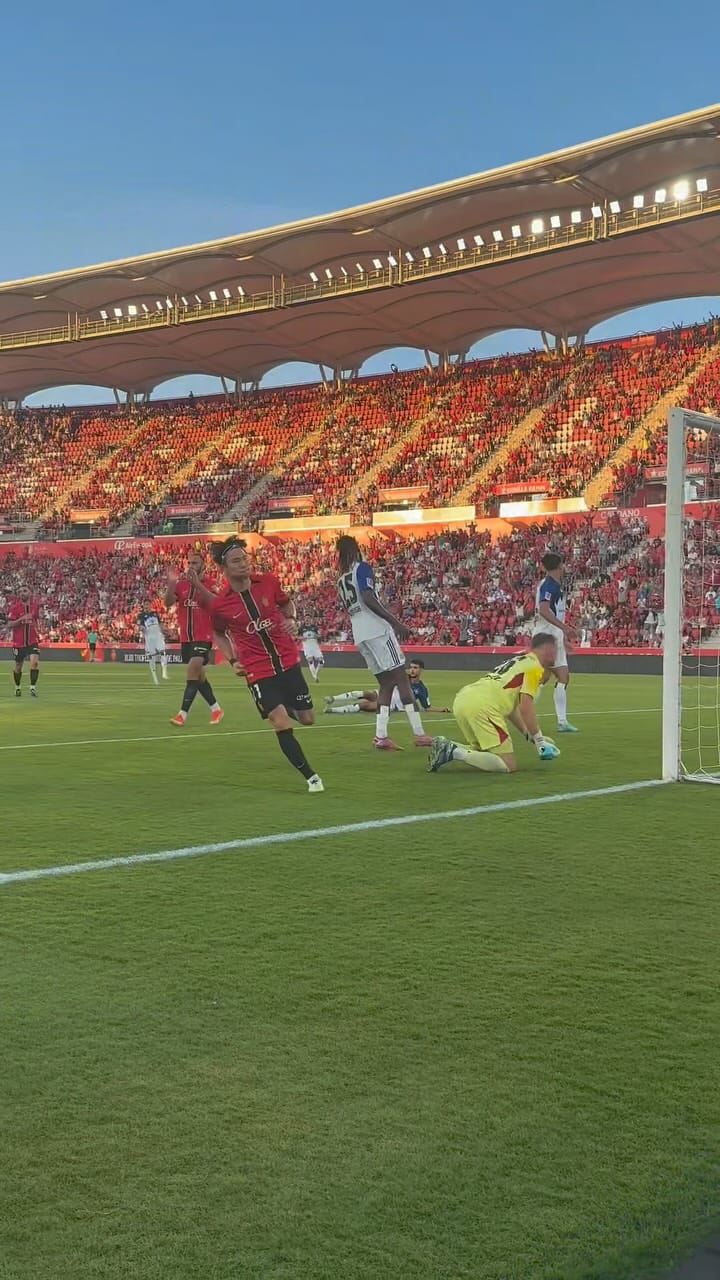 Post 10 by Takuma Asano  浅野 拓磨 on Instagram (video)