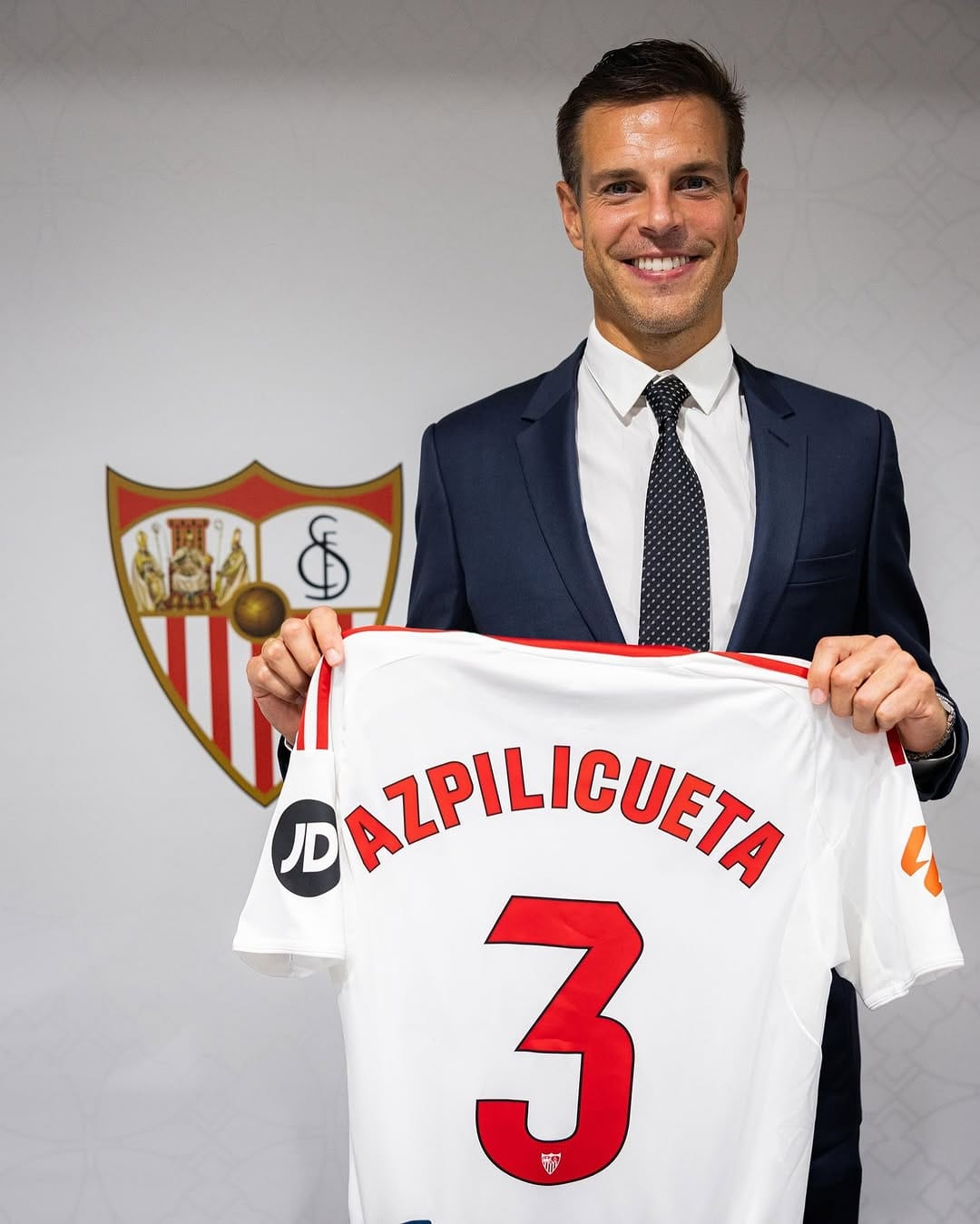 Post 8 by César Azpilicueta on Instagram (carousel)
