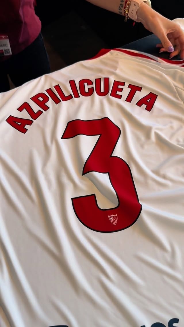 Post 10 by César Azpilicueta on Instagram (video)
