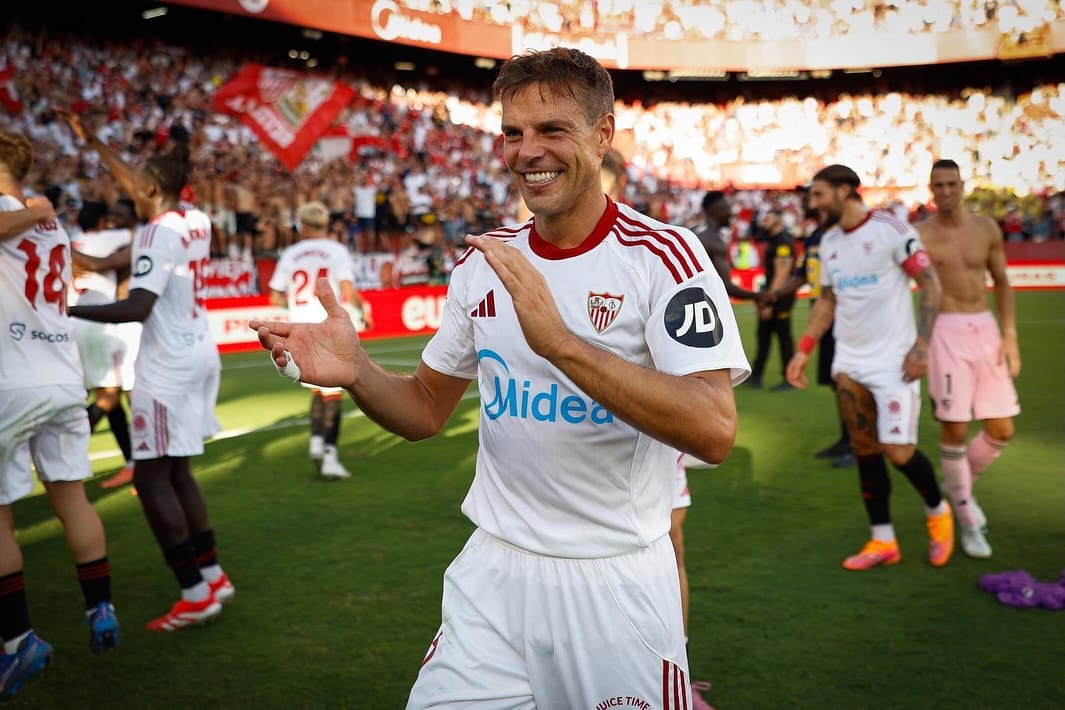 Post 3 by César Azpilicueta on Instagram (carousel)
