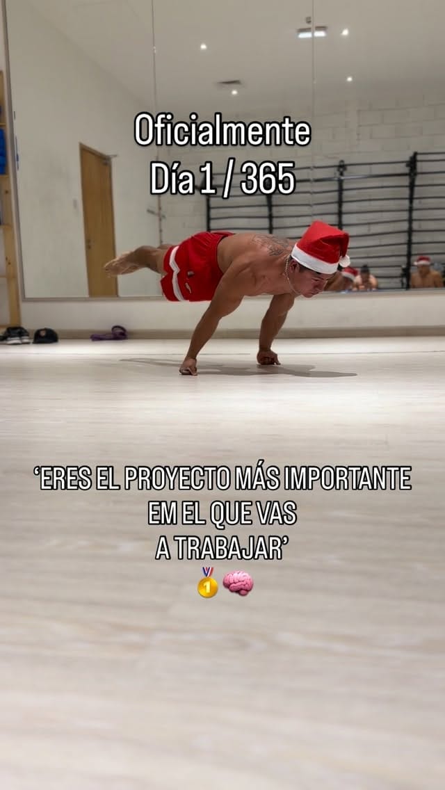 Post 6 by ⚜️gusta⚜️ on Instagram (video)