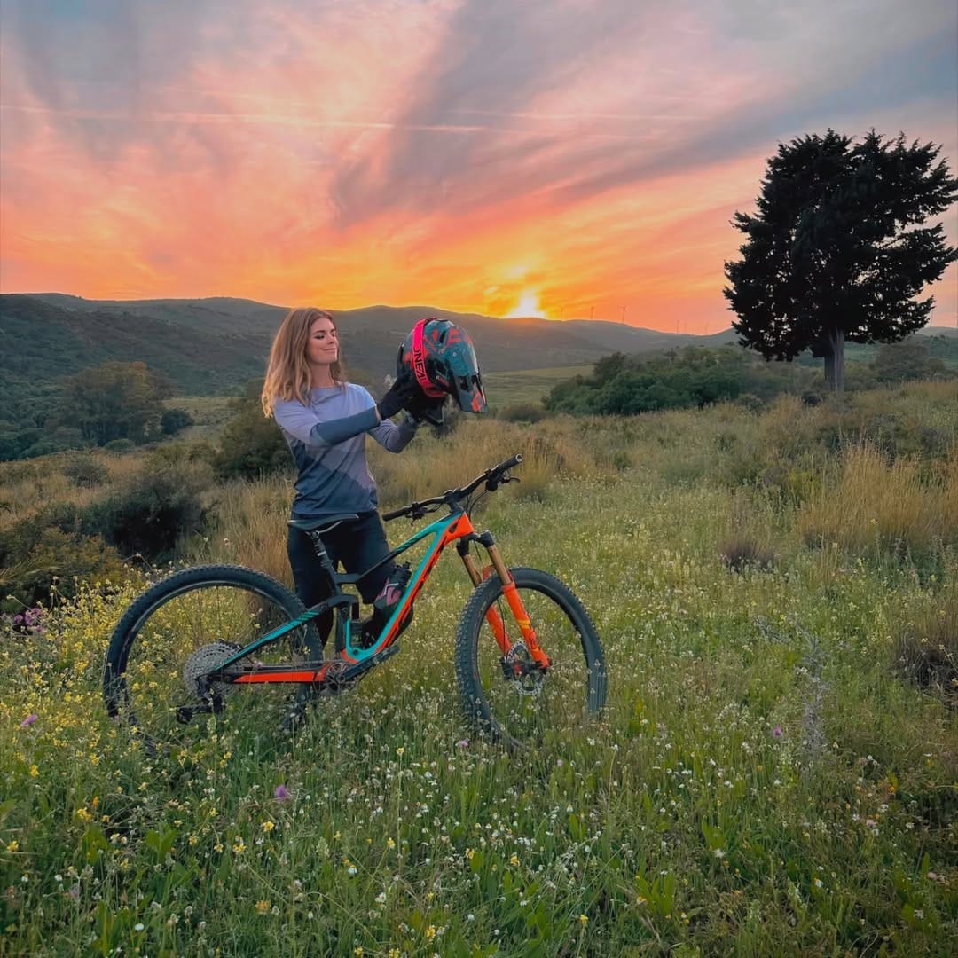 Post 8 by ANNA GLOWINSKI MTB 🌍🚲💨 on Instagram (carousel)