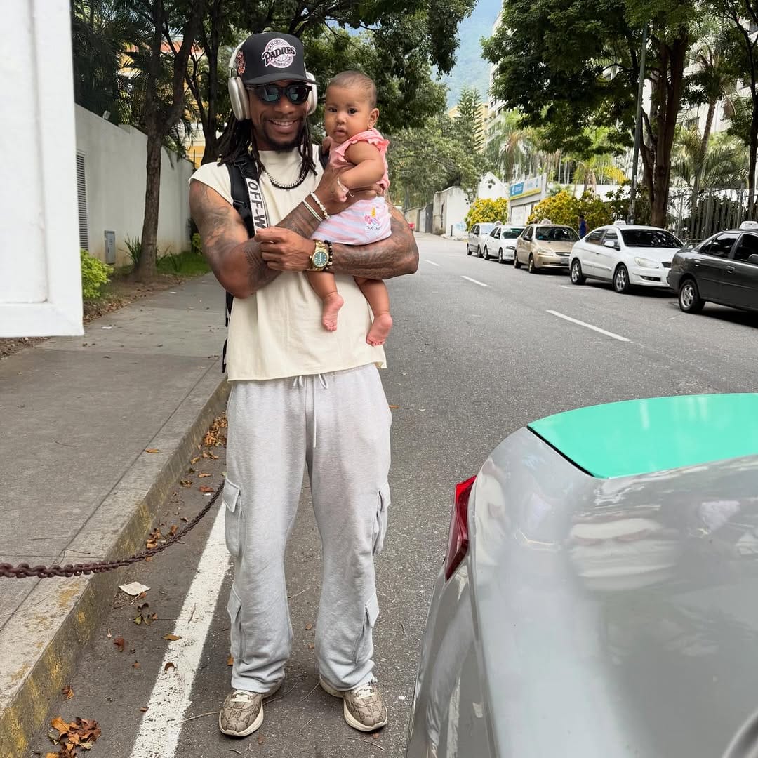 Post 6 by Ronnie Williams 🧑🏾‍🚀 on Instagram (carousel)