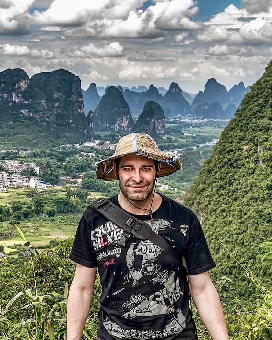 Post 3 by Alberto Medina on Instagram (image)