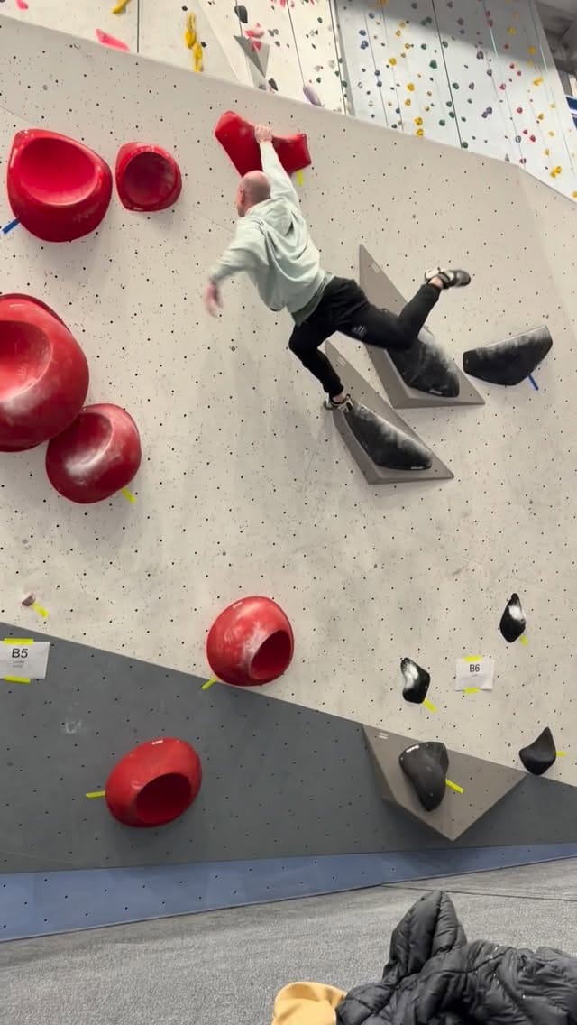 Post 3 by Erik Noya on Instagram (video)
