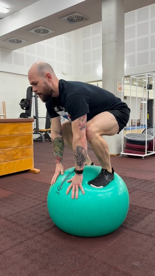 Post 6 by Erik Noya on Instagram (video)
