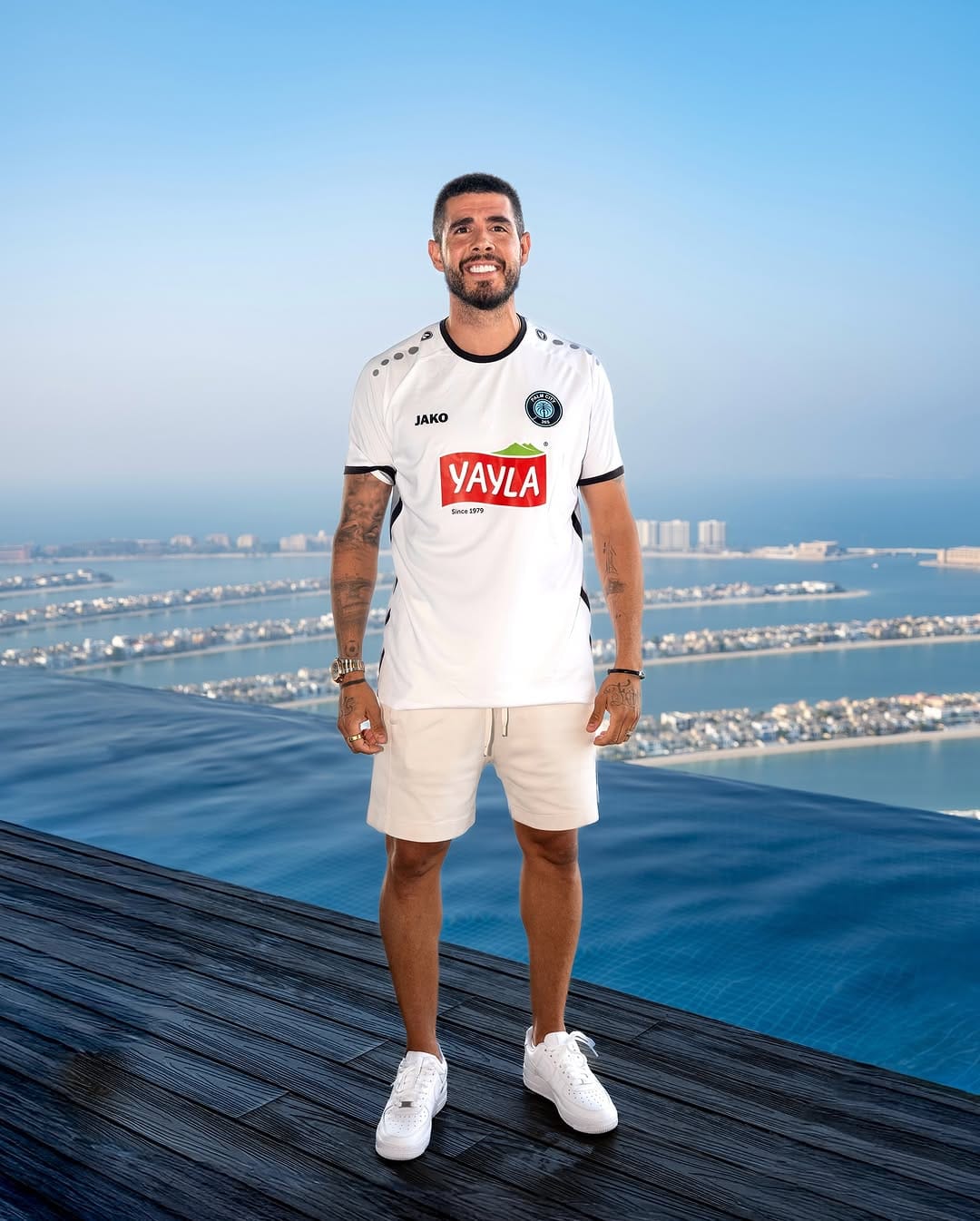 Post 4 by Alejandro Pozuelo on Instagram (carousel)