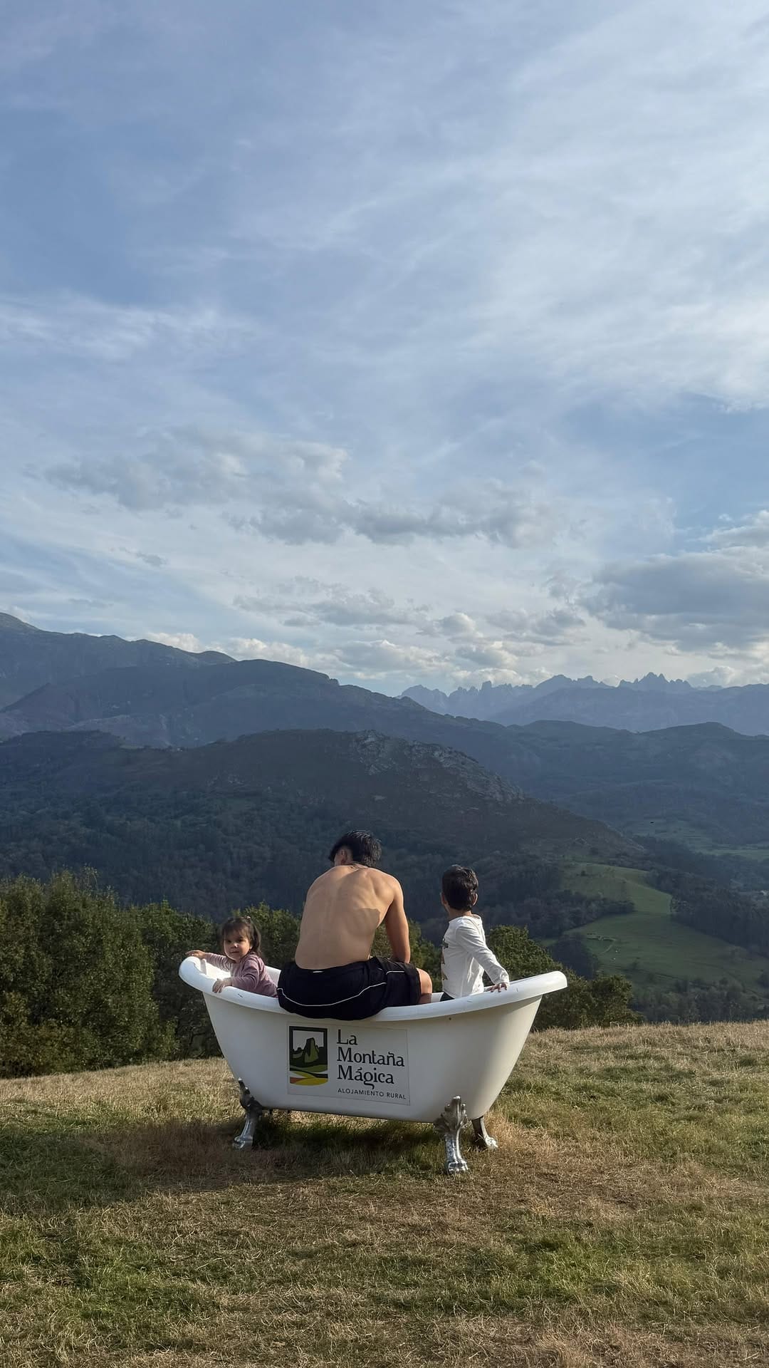 Post 8 by Santiago Colombatto on Instagram (video)