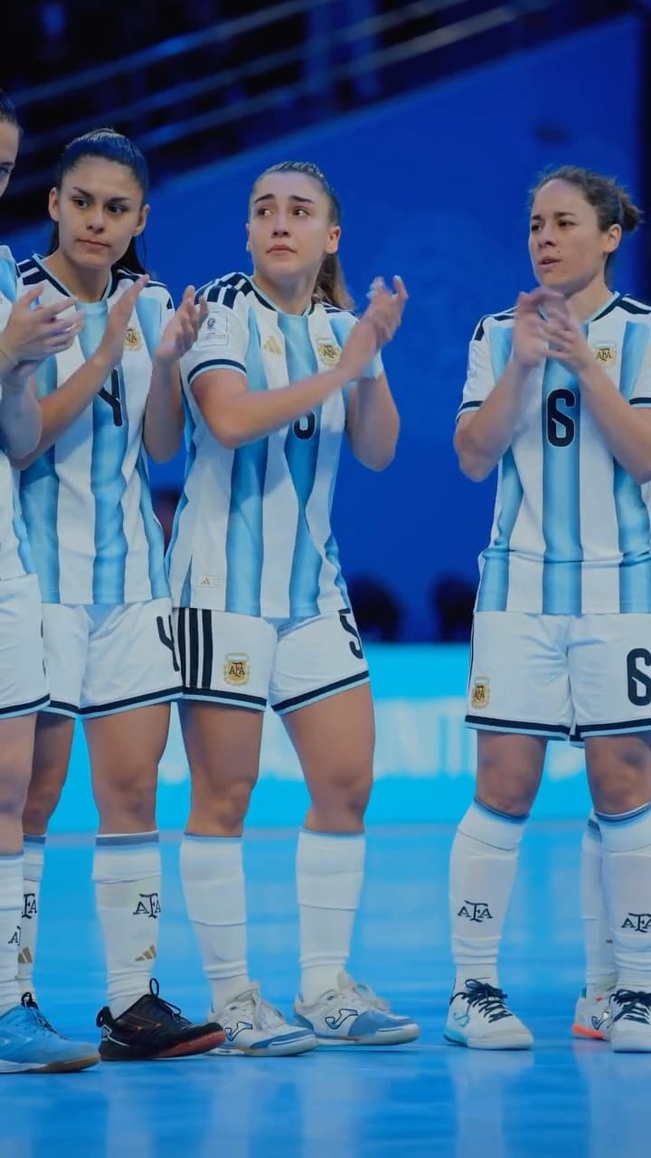 Post 5 by Julia Paz on Instagram (video)