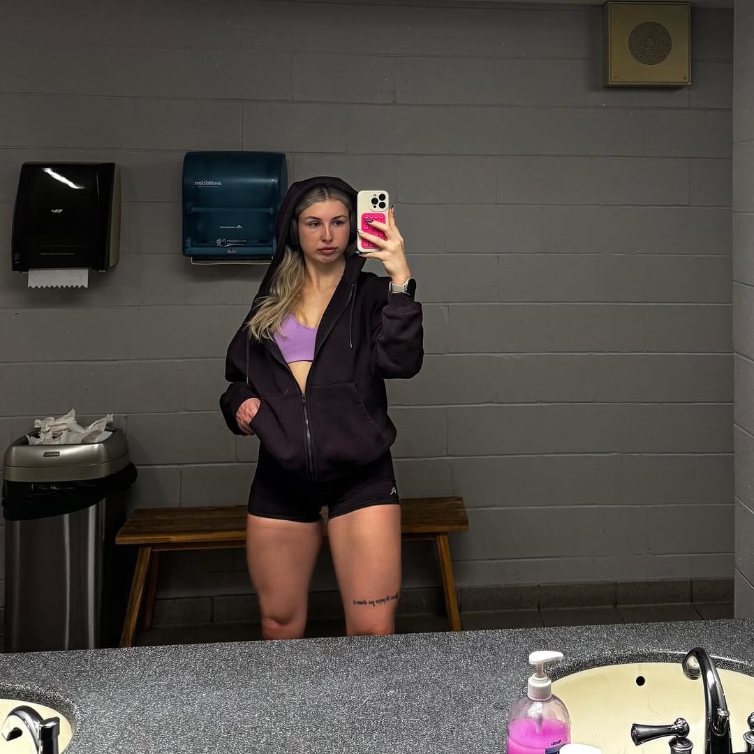 Post 1 by CHELSEY DESLIPPE || Toronto/GTA Womens Strength & Fatloss Coach🦋 on Instagram (carousel)