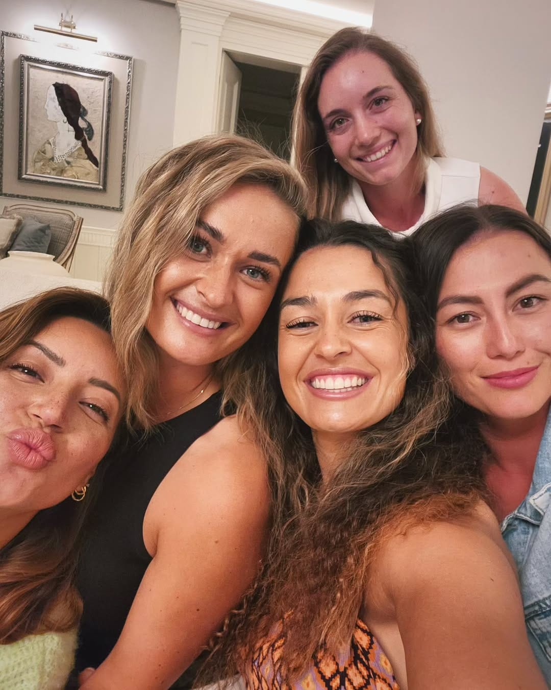 Post 4 by Victoria Fricot on Instagram (image)