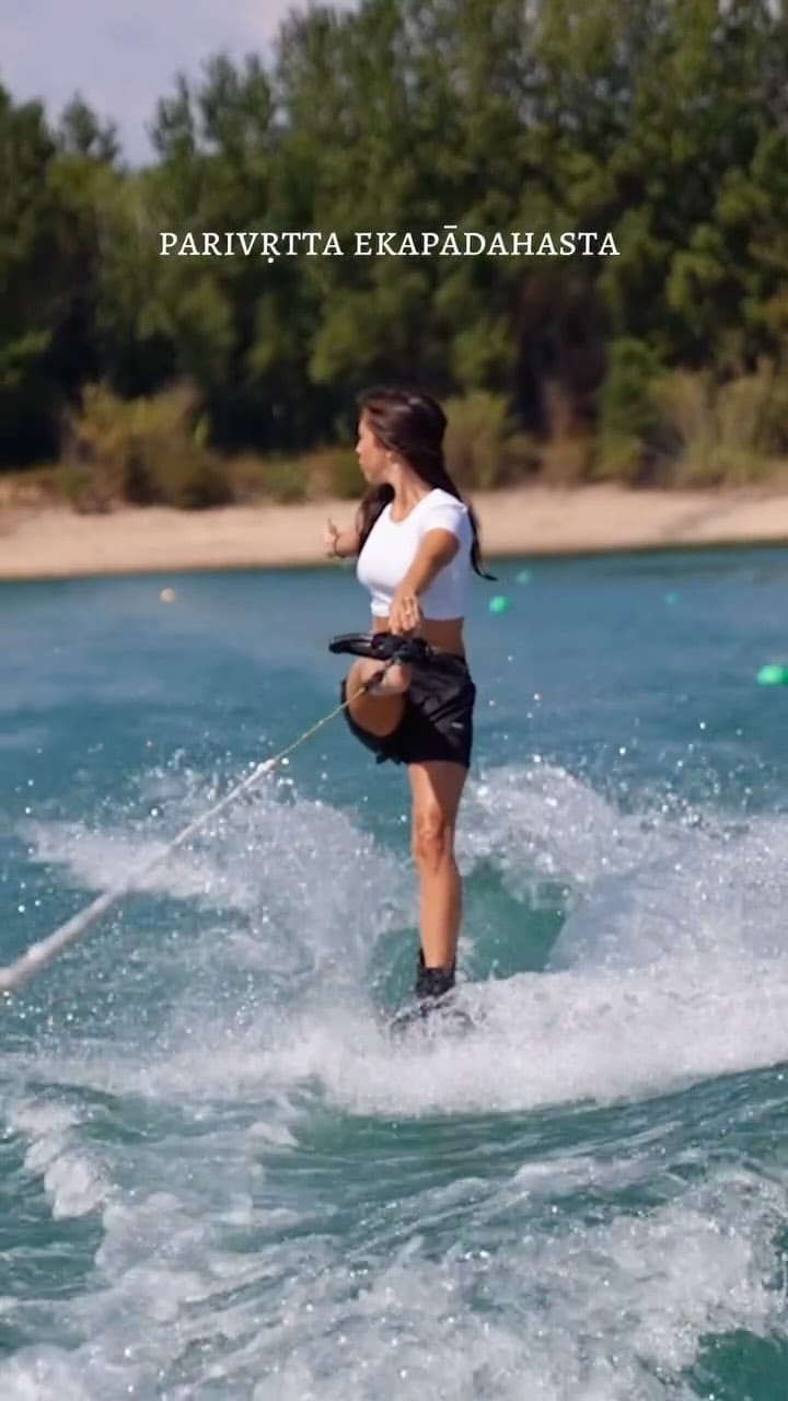 Post 10 by María Aguado | Yoga on Instagram (video)