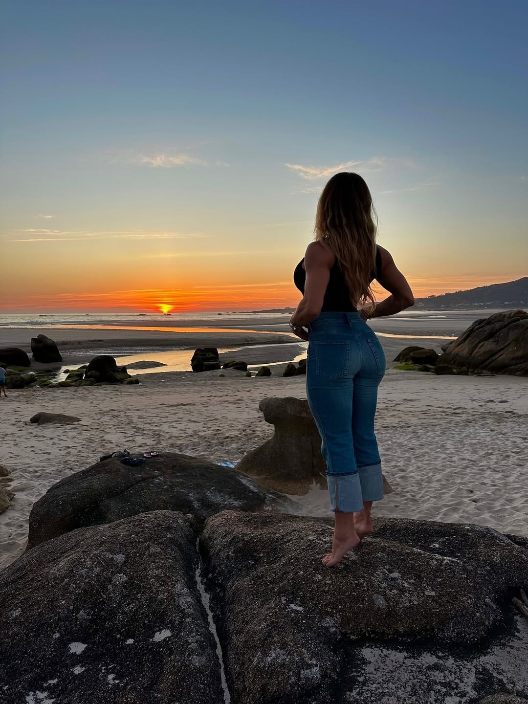 Post 2 by Helena Ordóñez IFBBPRO on Instagram (carousel)