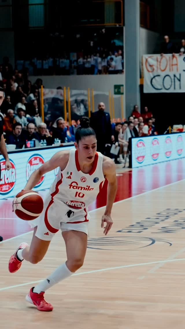 Post 4 by Maria Conde on Instagram (video)