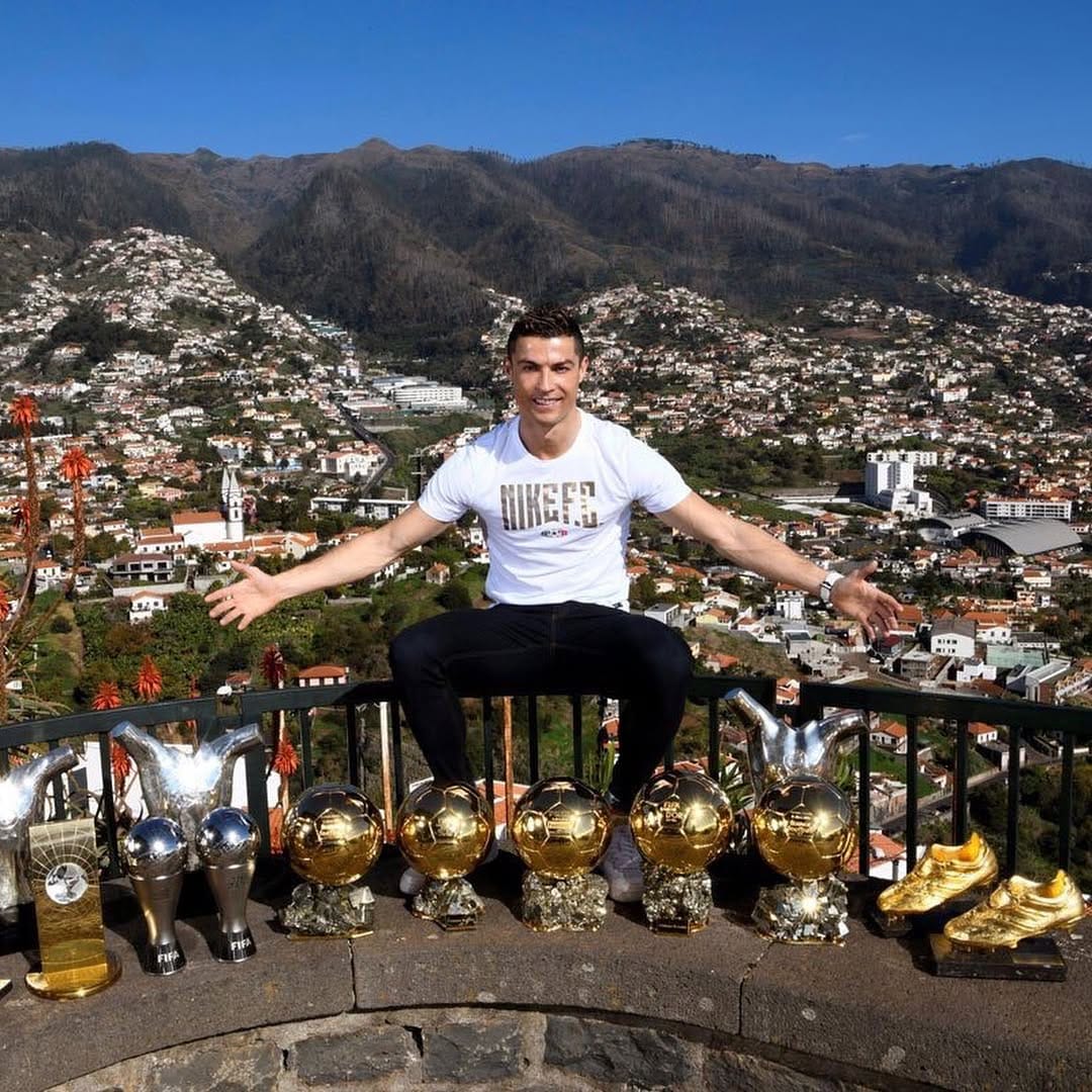 Post 5 by Cristiano Ronaldo Fan-Page on Instagram (carousel)