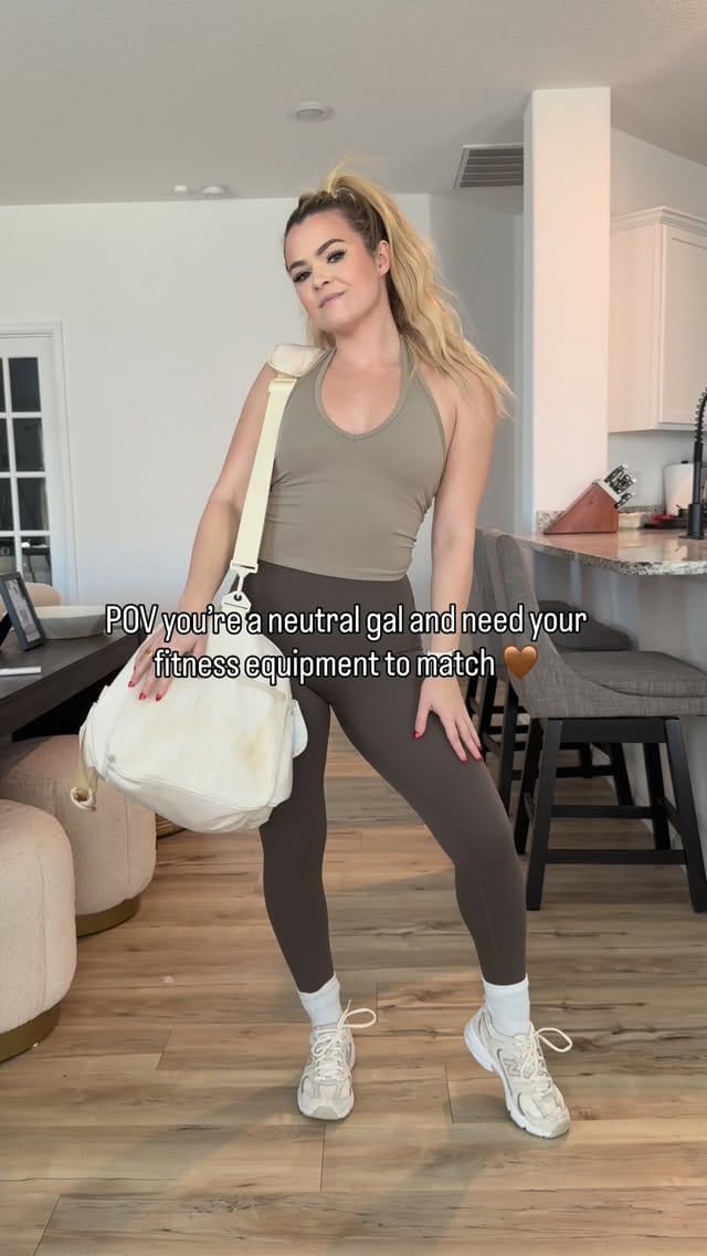 Post 3 by Emily Thorne on Instagram (video)