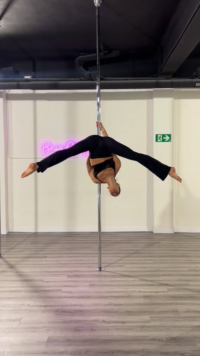 Post 1 by 𝗠𝗶𝗿𝗶𝗮𝗻 𝗥𝗲𝗴𝗶𝗻𝗮 on Instagram (video)