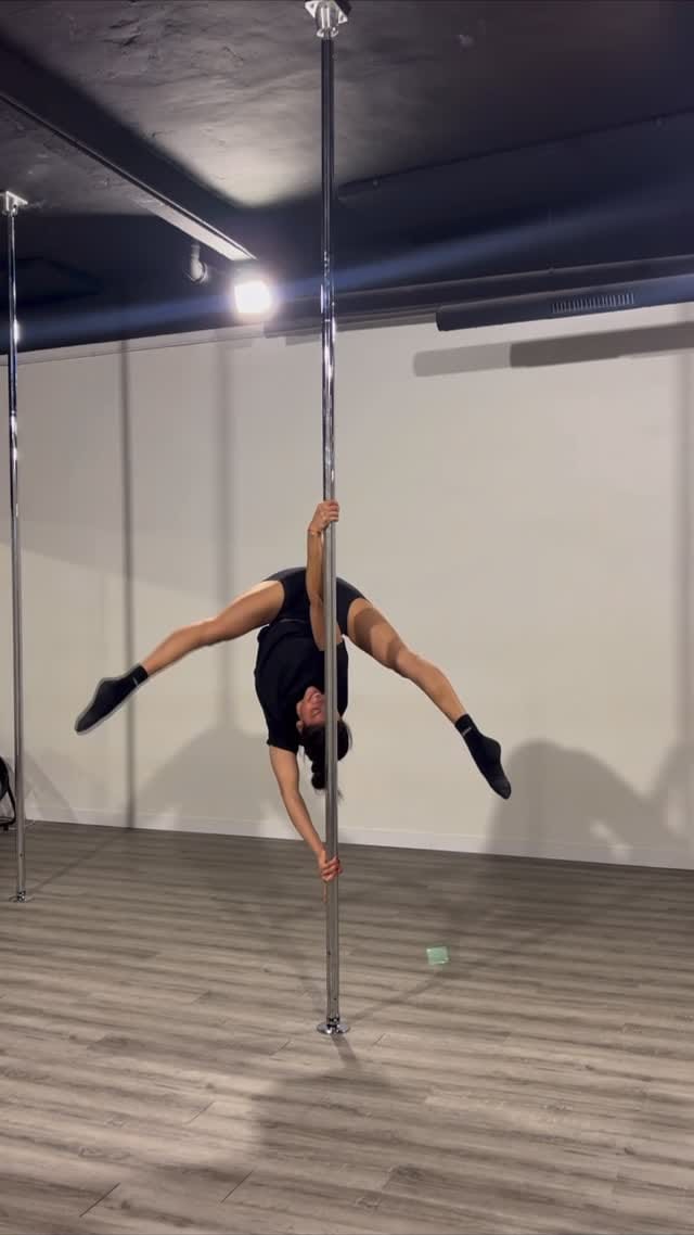 Post 4 by 𝗠𝗶𝗿𝗶𝗮𝗻 𝗥𝗲𝗴𝗶𝗻𝗮 on Instagram (video)