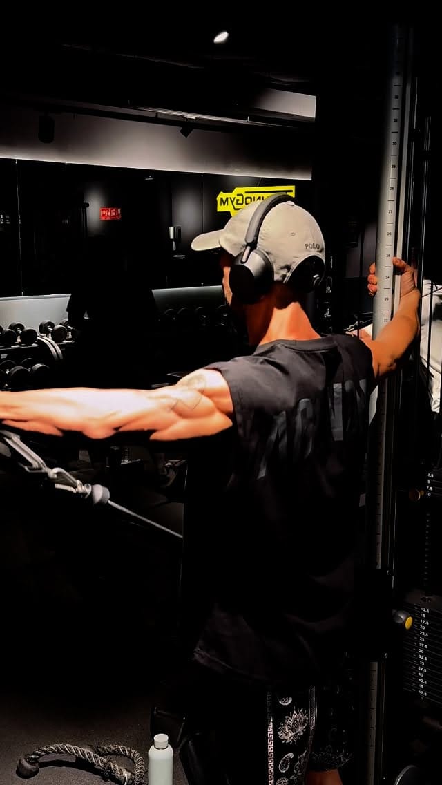 Post 9 by Roei on Instagram (video)