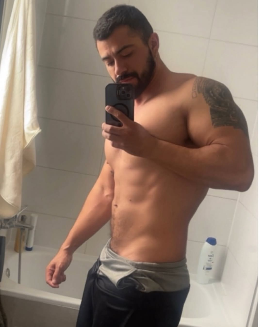 Post 5 by Joaquín Flores on Instagram (image)