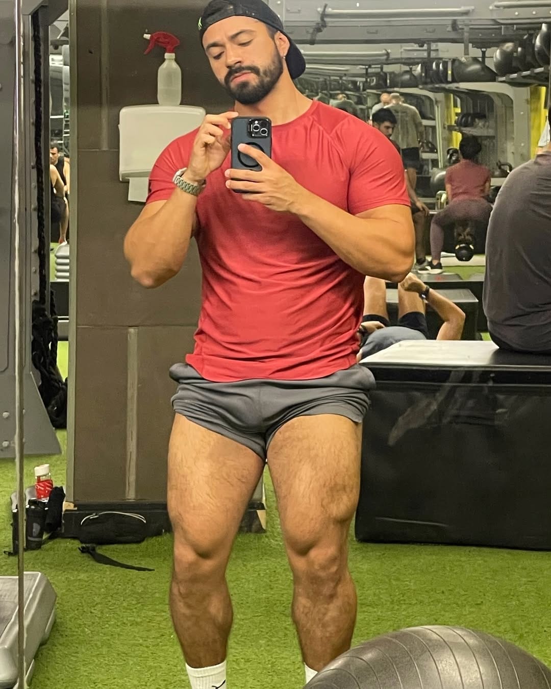 Post 8 by Joaquín Flores on Instagram (carousel)